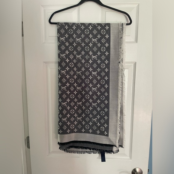 Louis Vuitton Monogram Denim Shawl - Picture 1 of 13